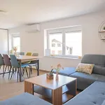 Vila Jelena - Modern Spacious Apartments Near Vintgar Gorge & Bled *