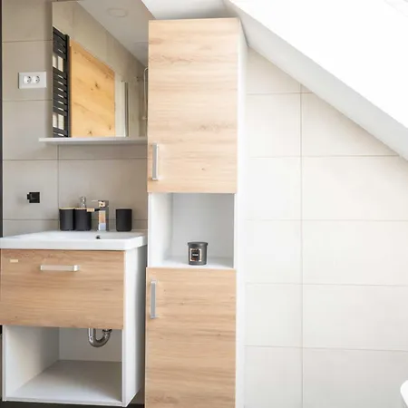 Jelena - Modern Spacious Near Vintgar Gorge & Bled *