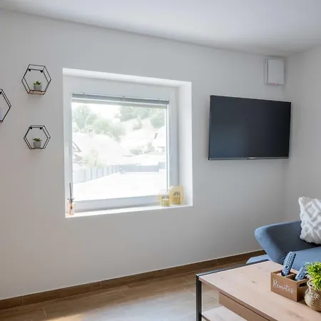 Jelena - Modern Spacious Near Vintgar Gorge & Bled *
