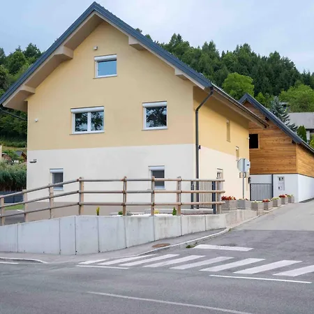 Jelena Gorje, Vintgar, Bled דירה